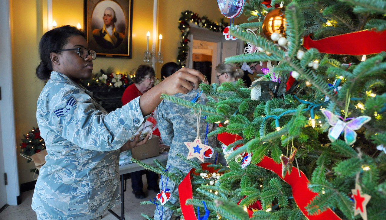 In this photo from 2015, Senior Airman Ronneika Horton, a medic with the Wisconsin National Guard’s 115th Fighter Wing, joined Linda Hughes to decorate the “Tribute to the Troops” tree at the Executive Residence in Maple Bluff, Wis.
